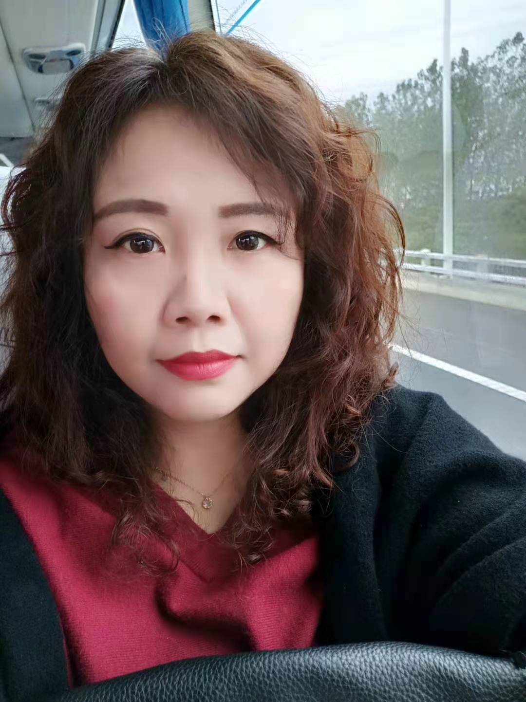 周越萍.jpg 周越萍.jpg