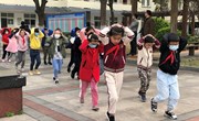 牢筑安全线　 防患于未然——颜港小学避震应急疏散演练纪实